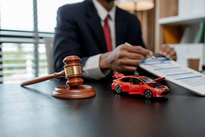 Dealing with Insurance Companies After an Accident: Why a Personal Injury Lawyer Levels the Playing Field